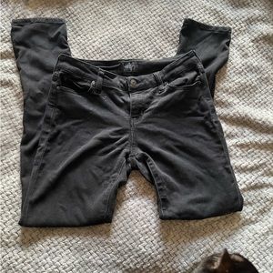 Size 7/28 Womens Black Jeggings.